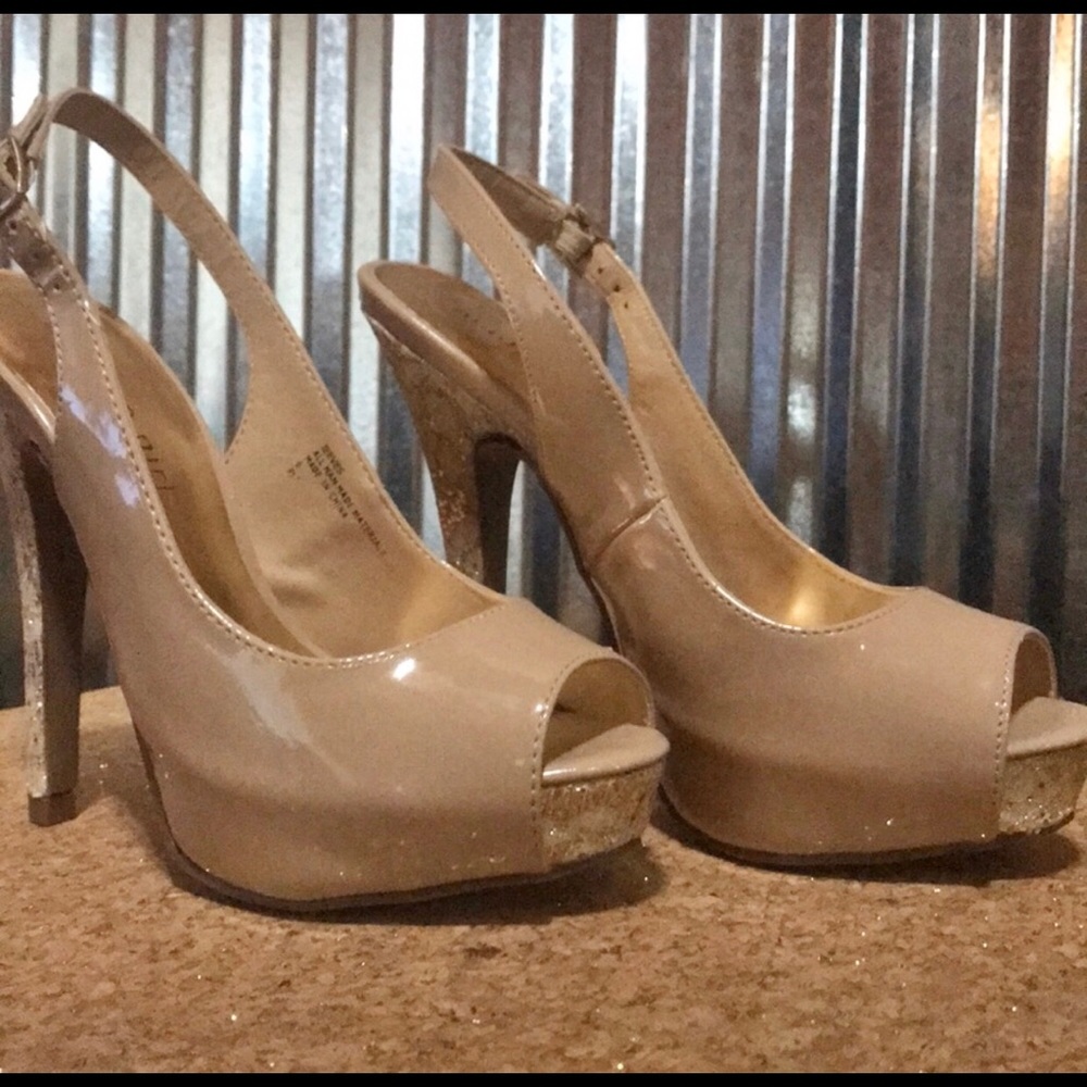 Madden Girl nude patent leather peep toe - Picture 5 of 8